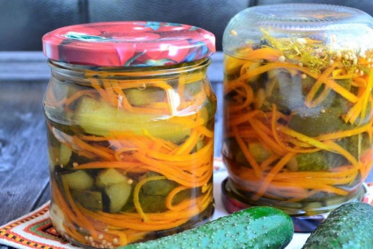 Огурцы по-корейски с морковью, укропом и зернами горчицы