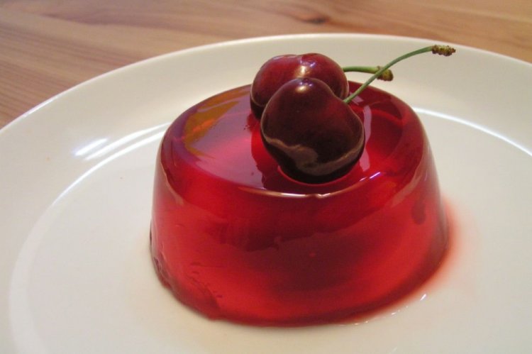 Желе из вишни с желатином – классический рецепт