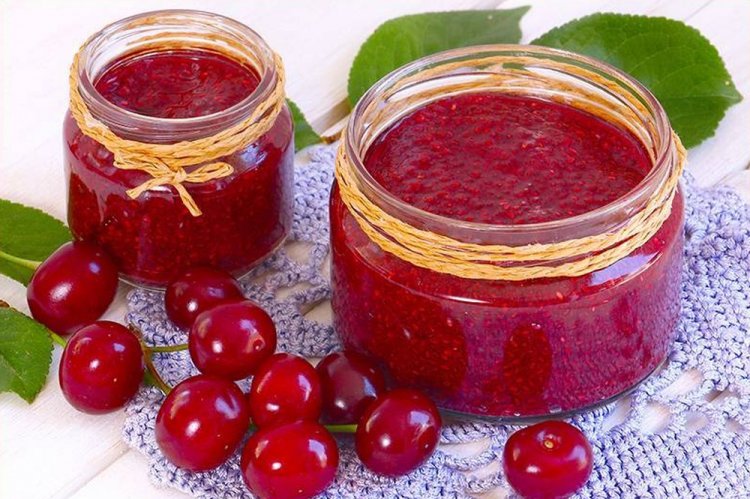 Желе из вишни с желатином и лимоном