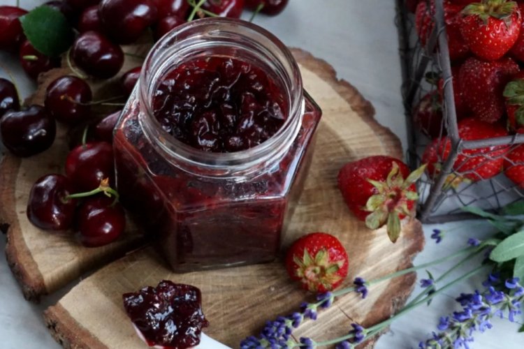 Повидло из вишни и клубники