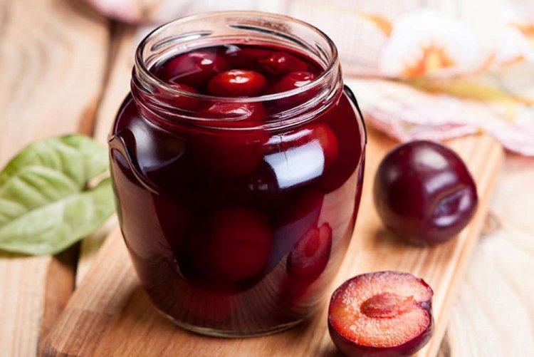 Сливы с косточками в сахарном сиропе