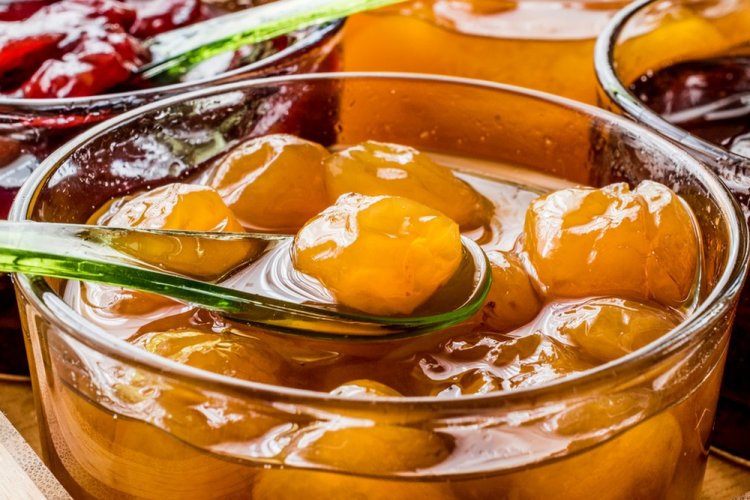 Слива в меду на зиму