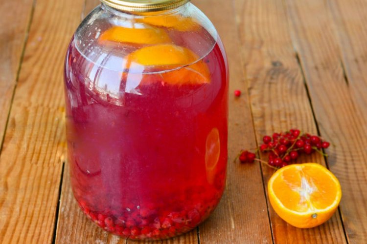 Морс из красной смородины с апельсинами