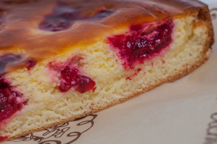 Пирог с творогом и вишней на рисовой муке