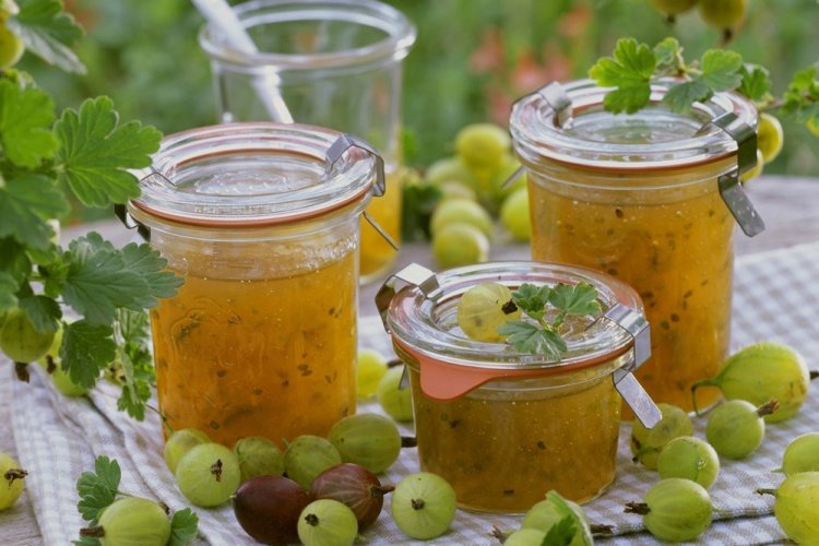 Изумрудное варенье из крыжовника без варки