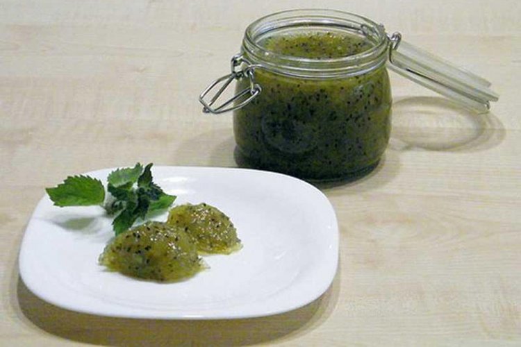 Желе из крыжовника и киви