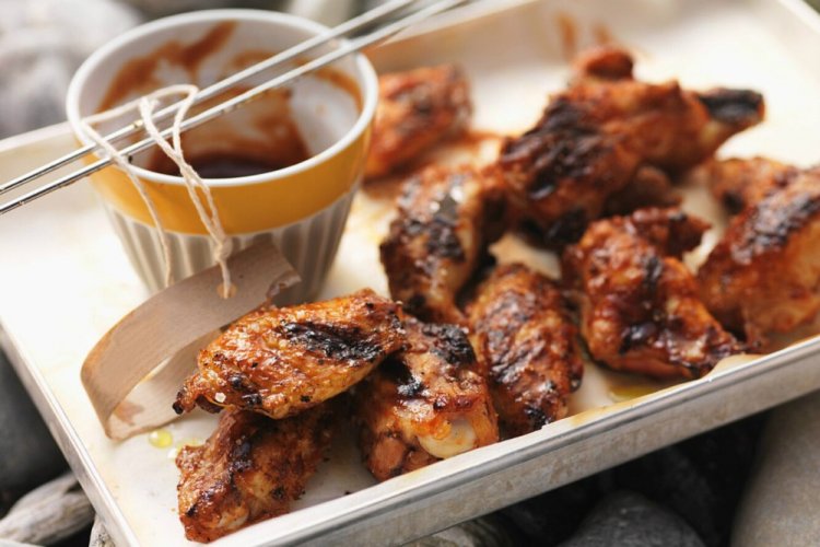 Куриные крылышки барбекю на мангале