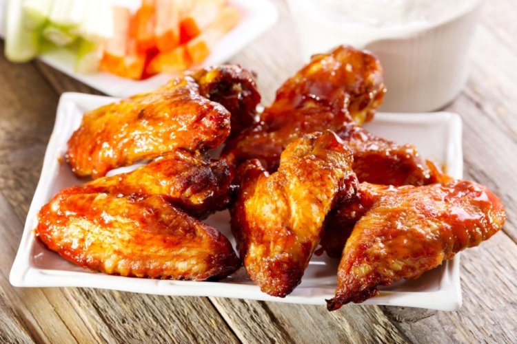 Куриные крылышки в томате на мангале