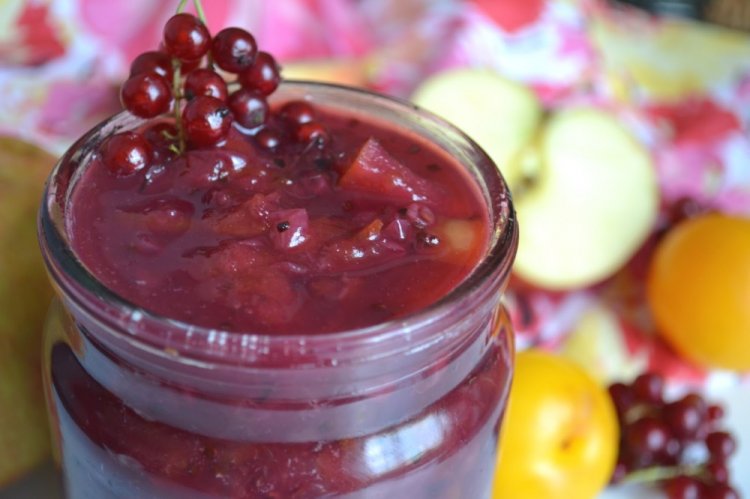 Варенье-пятиминутка из красной смородины и яблок