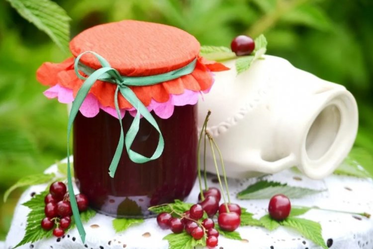 Варенье-пятиминутка из красной смородины и вишни