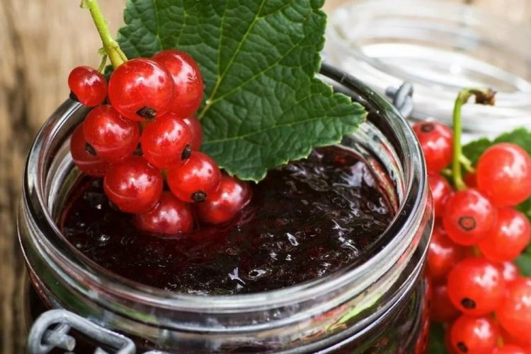 Варенье-пятиминутка из красной и черной смородины