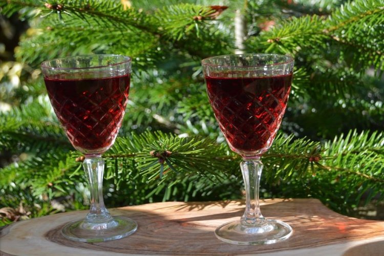 Вино из ирги с прессованными дрожжами