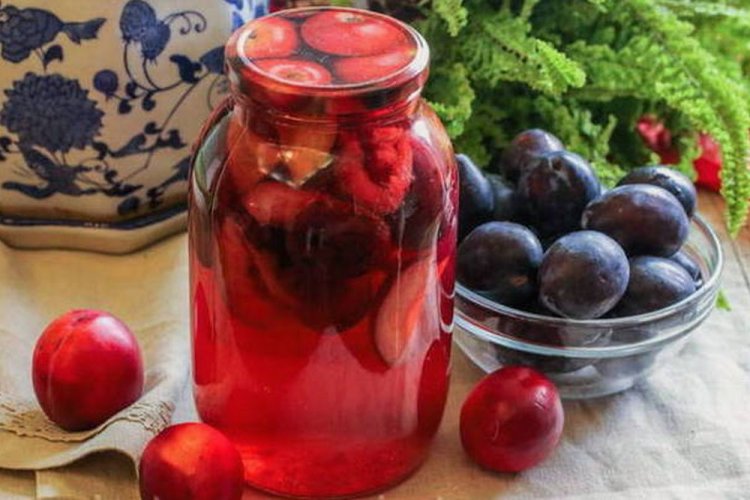 Компот из нектаринов, сливы и винограда