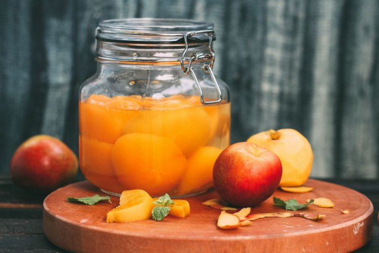 Компот из нектаринов с мелиссой