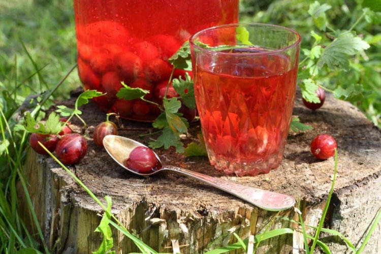 Морс из вишни и крыжовника