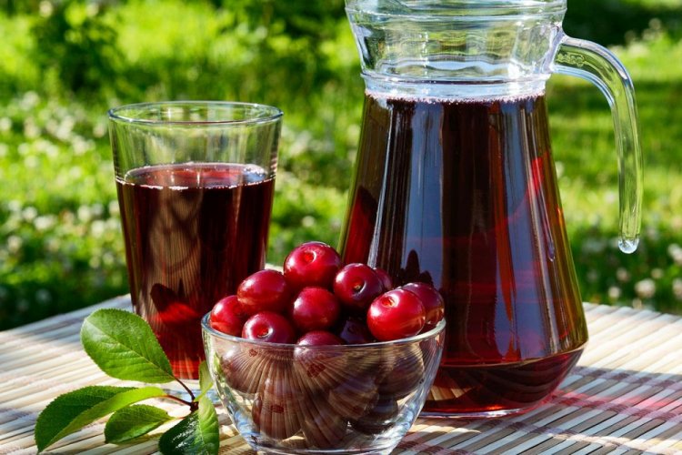 Морс из вишни с медом и корицей