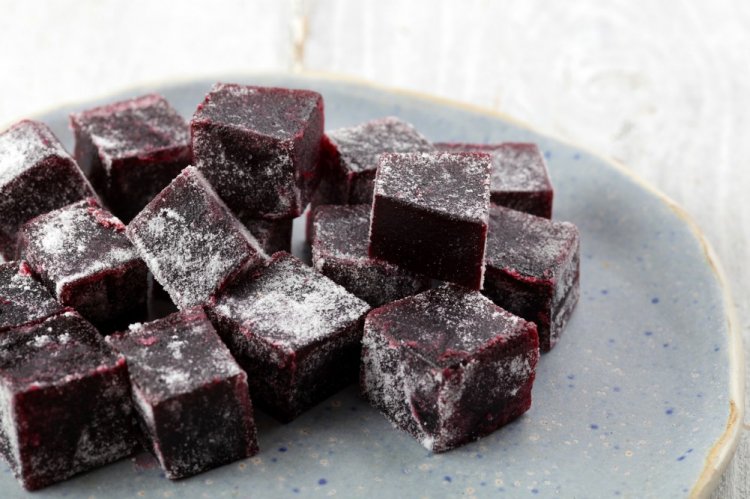 Мармелад из черной смородины в сахарной пудре