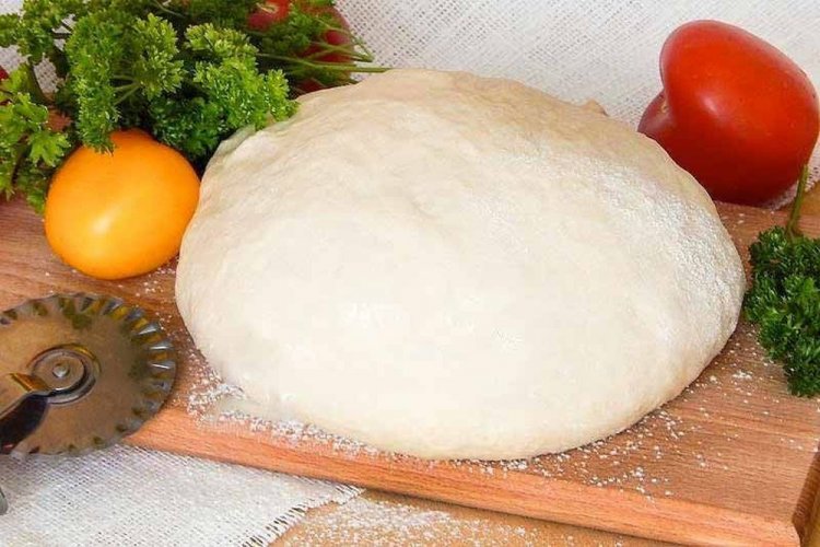 Тесто для пиццы с дрожжами, молоком и яйцом