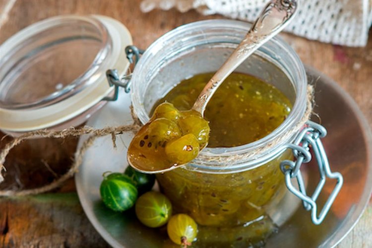 Варенье-пятиминутка из крыжовника в желе