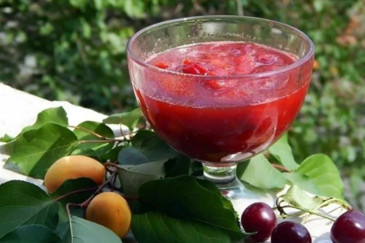 Варенье-пятиминутка из абрикосов и вишни