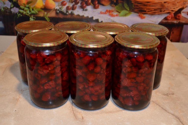 Малина в собственном соку в духовке