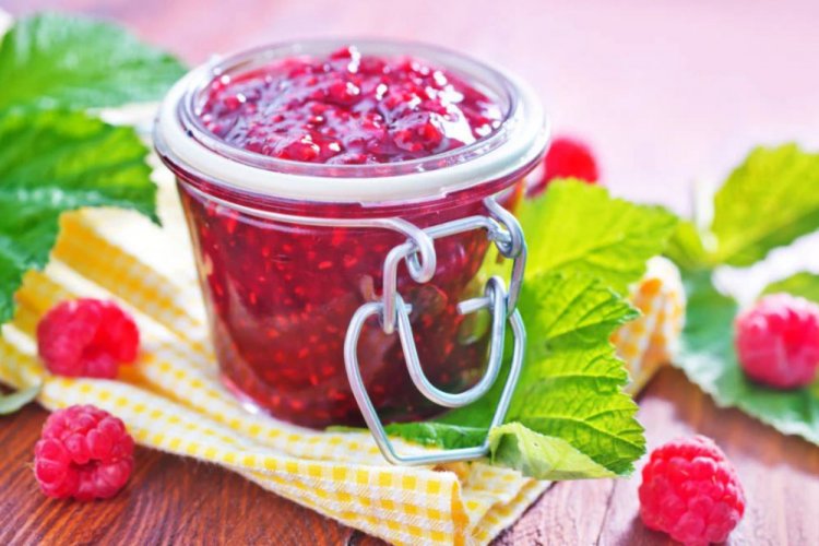 Малина с лимоном в собственном соку