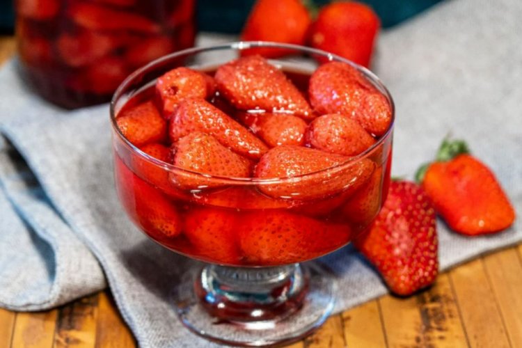 Клубника, консервированная в собственном соку в духовке