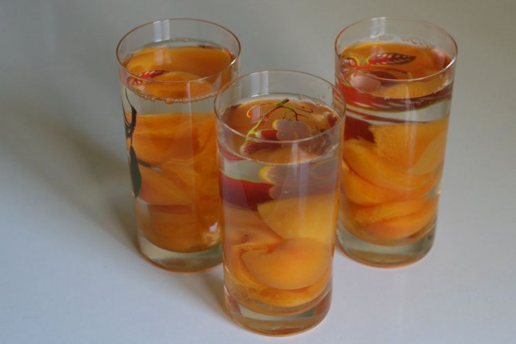 Компот из персиков без сахара