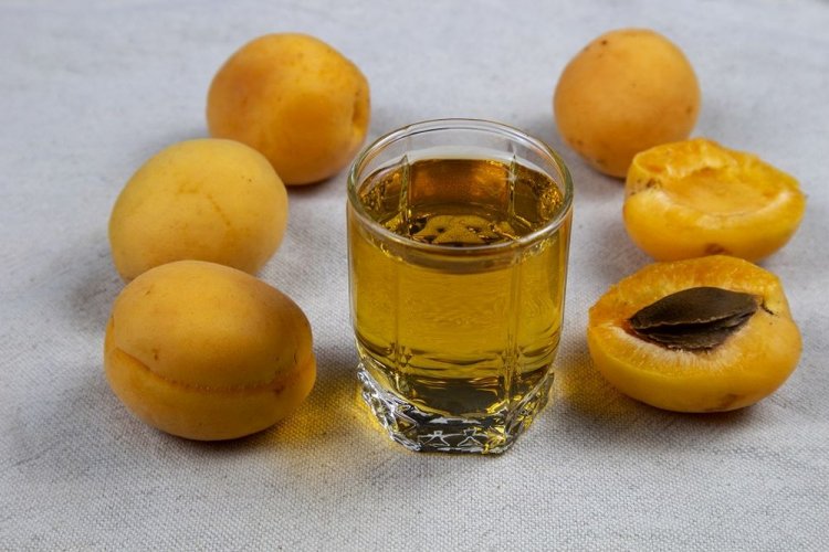 Наливка из абрикосов с чайным сиропом