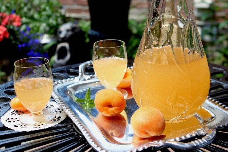 Наливка из абрикосов со сгущенкой