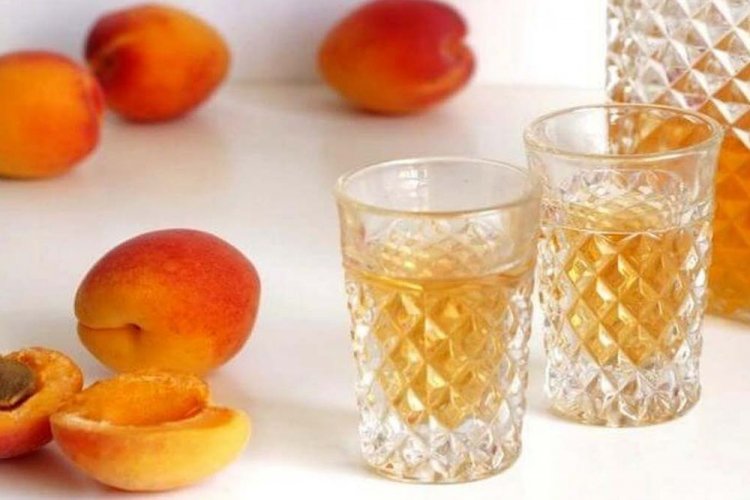 Абрикосовая наливка с белым вином