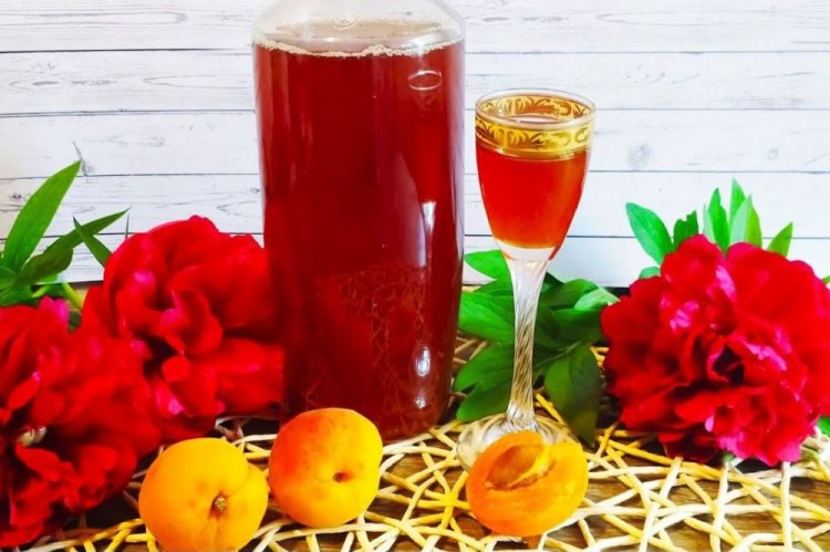 Абрикосовая наливка с ванилью и бренди