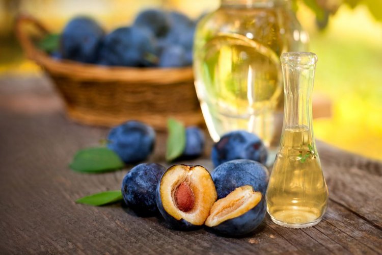 Наливка из сливы с водкой, спиртом и медом