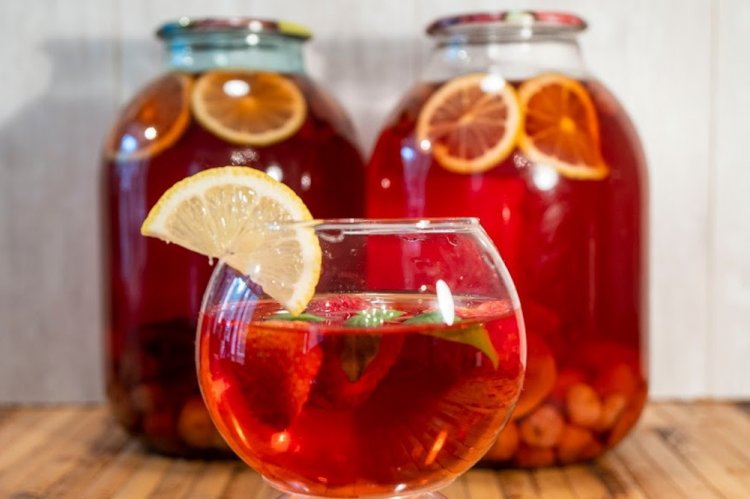 Компот из абрикосов, клубники и апельсина на зиму