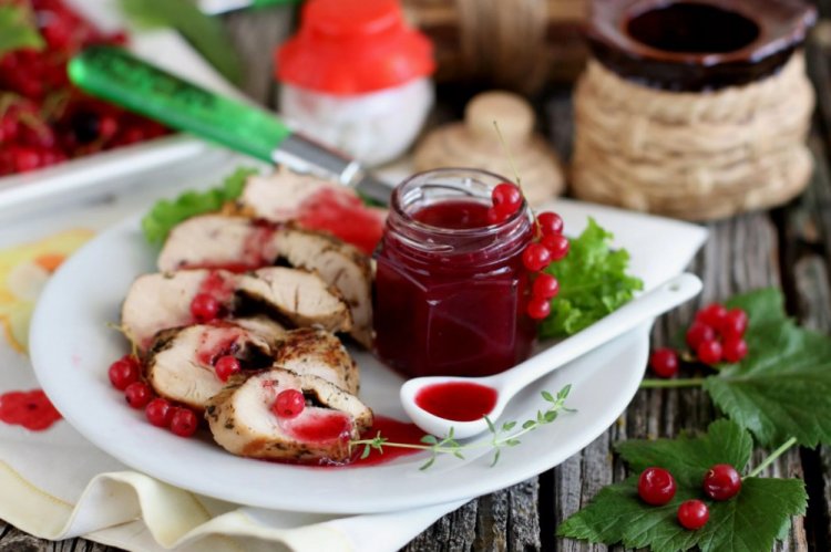 Соус к мясу из черной и красной смородины