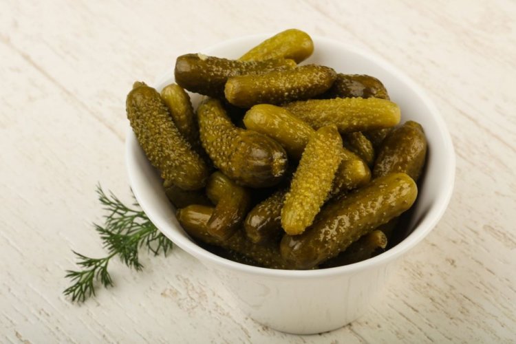 Огурцы с корнем хрена и чесноком