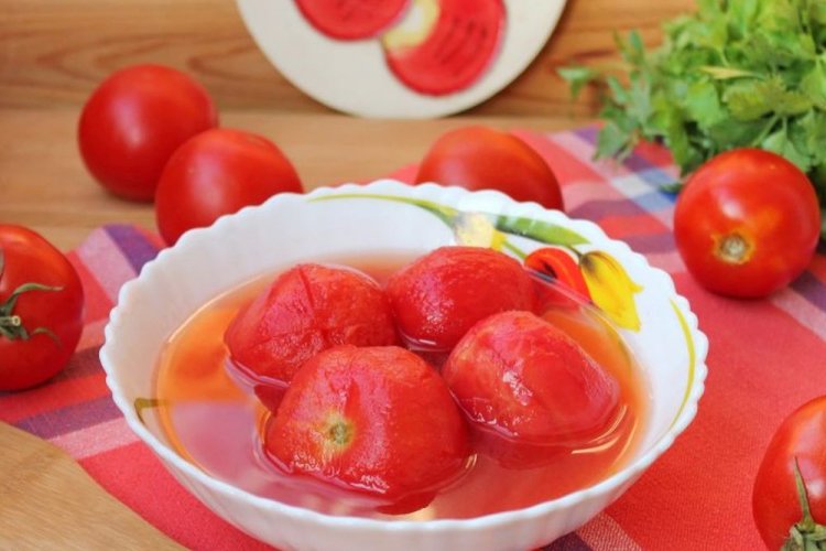 Помидоры в собственном соку с хреном на зиму