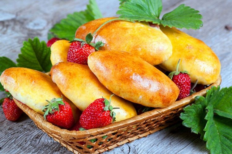 Пирожки с клубникой в духовке