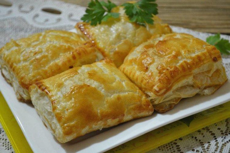 Слоеные пирожки с абрикосами