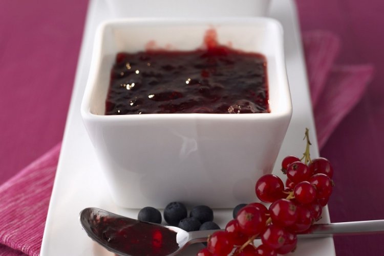 Варенье-пятиминутка из черники и красной смородины