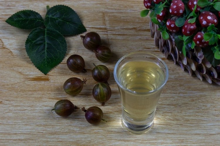 Настойка из крыжовника на самогоне