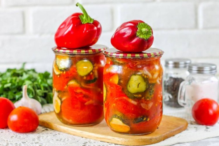 Салат из помидоров, огурцов и болгарского перца без стерилизации