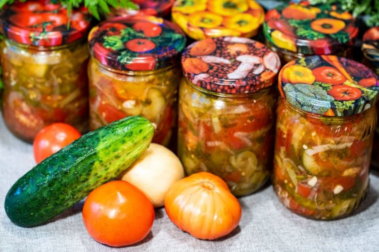 Салат из помидоров и огурцов с бальзамическим уксусом на зиму