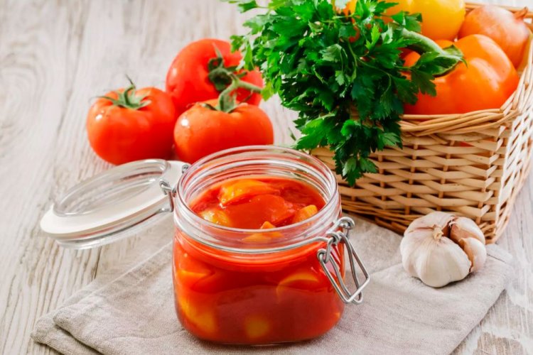 Медовое лечо из кабачков, помидоров и чеснока