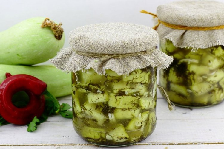 Салат из кабачков и зелени на зиму