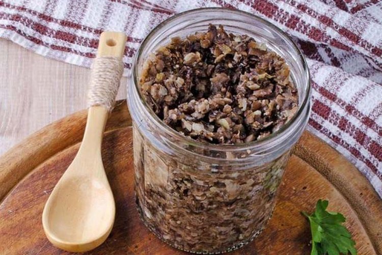 Грибная икра из опят с вином и орехами