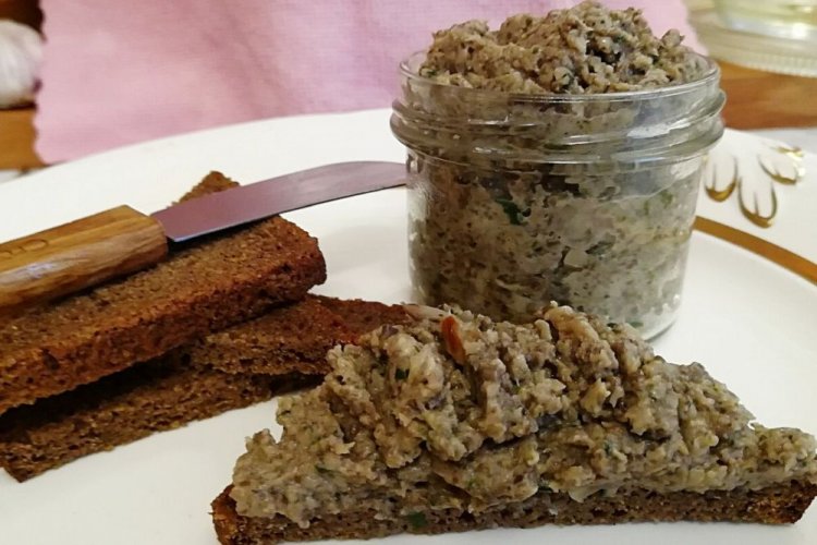 Грибная икра из опят с чесноком и соевым соусом