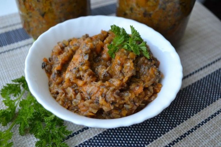 Грибная икра из опят с баклажанами, морковью и петрушкой