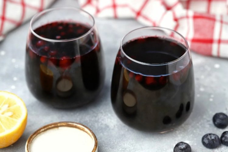 Компот из брусники и черники