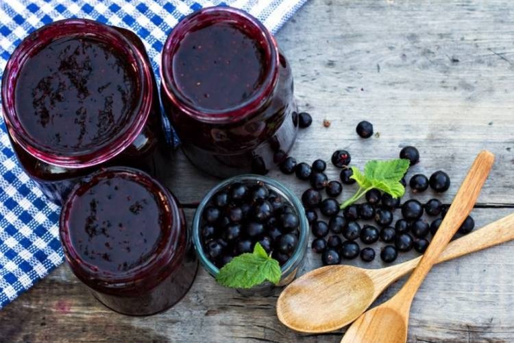 Желе из черной смородины через мясорубку